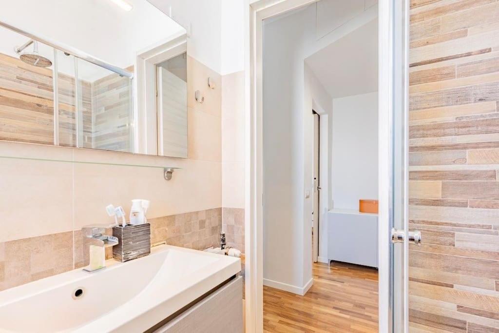 Appartamento Navigli Duomo Bocconi Modern House Double-room